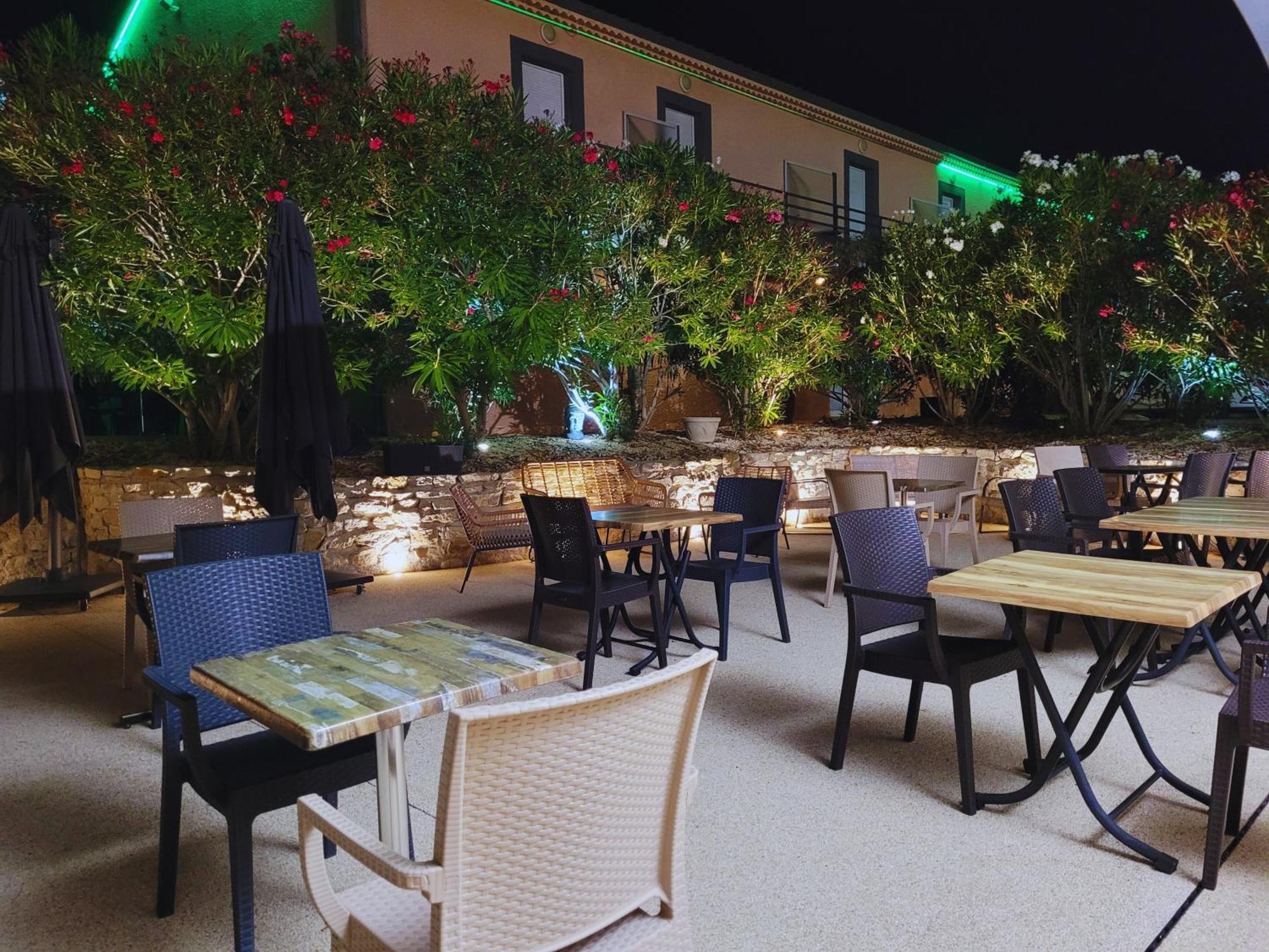 Hotel Restaurant Les Chataigniers Privas Exterior photo