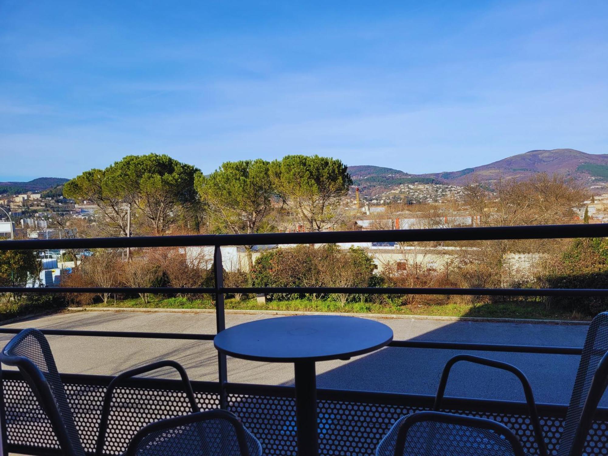 Hotel Restaurant Les Chataigniers Privas Exterior photo