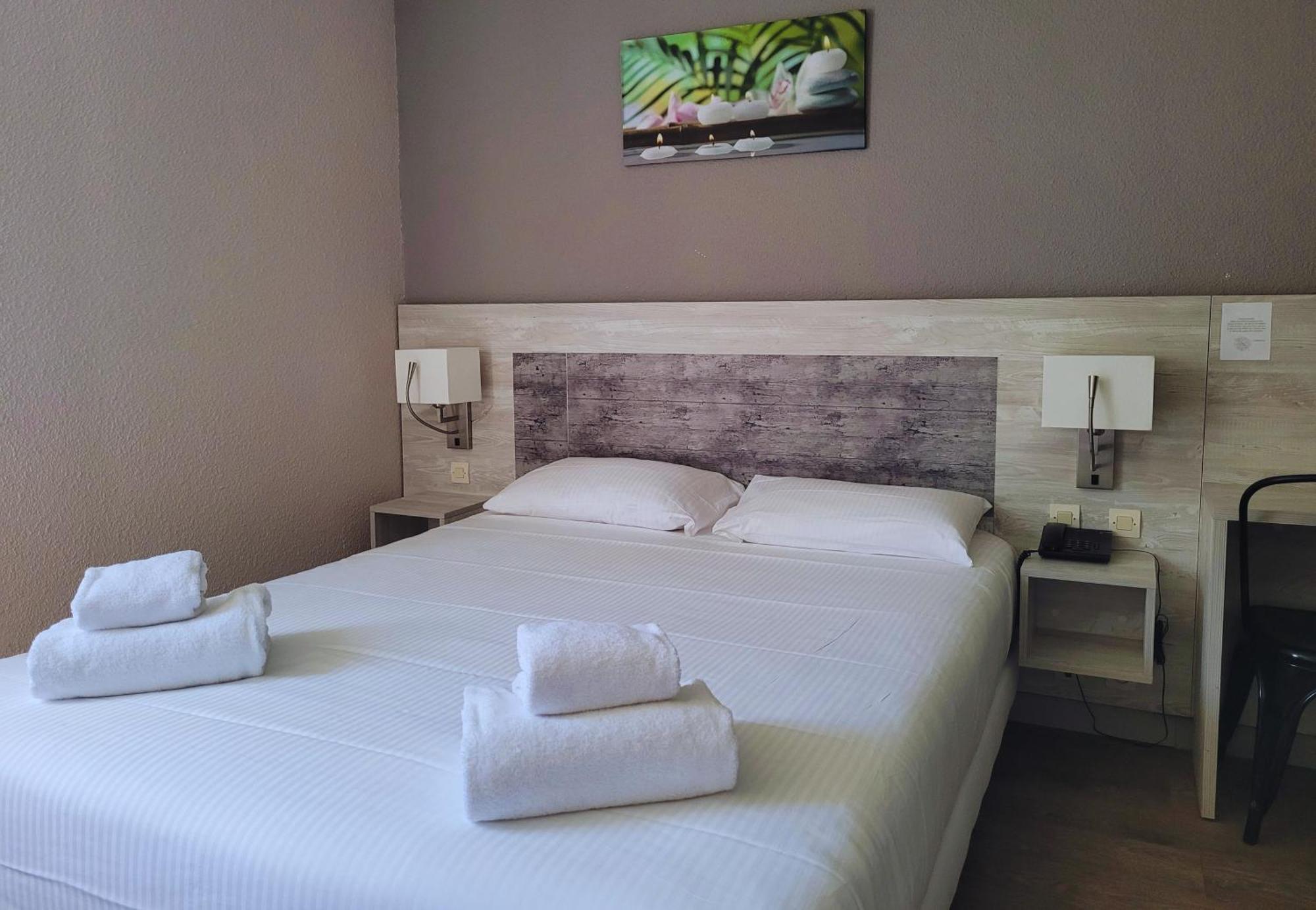 Hotel Restaurant Les Chataigniers Privas Room photo